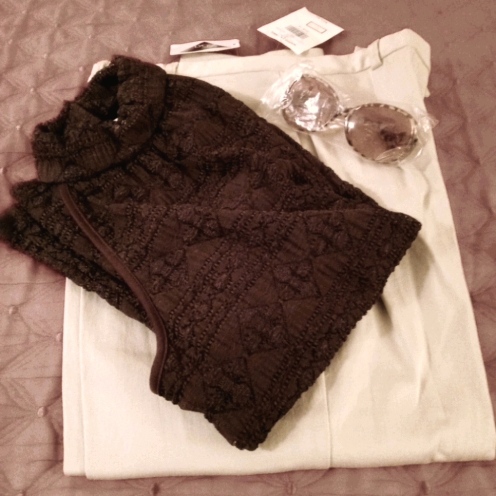 Lt Khaki Pant w/ top and sunglasses